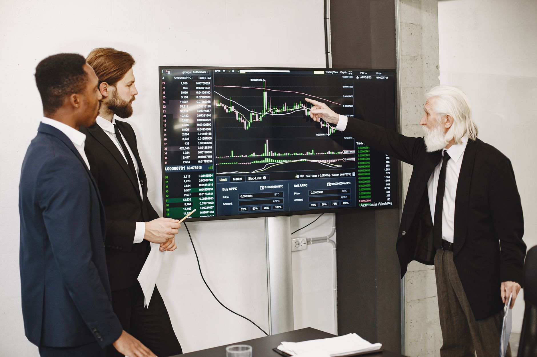 government consulting stocks